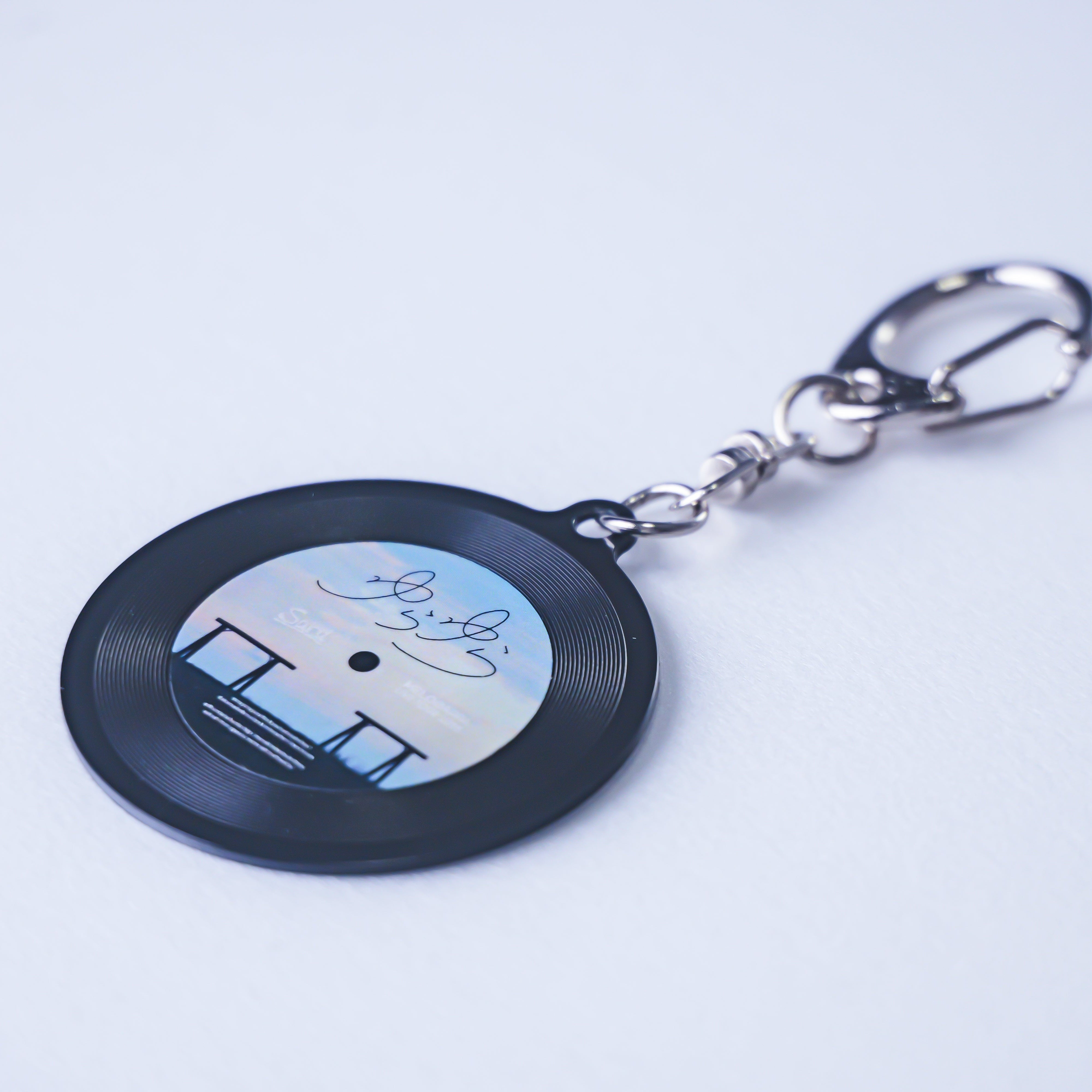 推し曲を持ち歩ける!レコード型キーホルダー