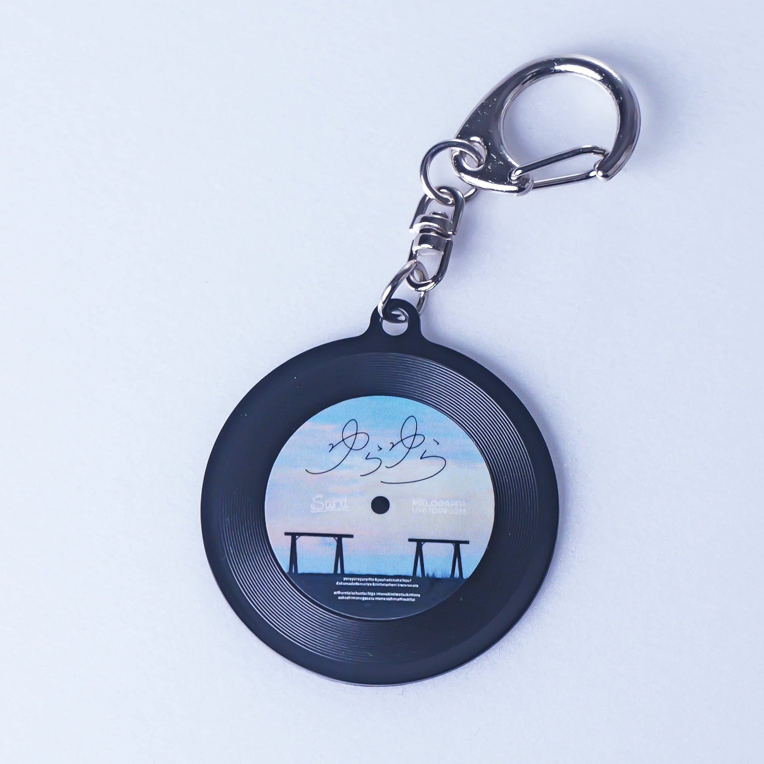 推し曲を持ち歩ける!レコード型キーホルダー