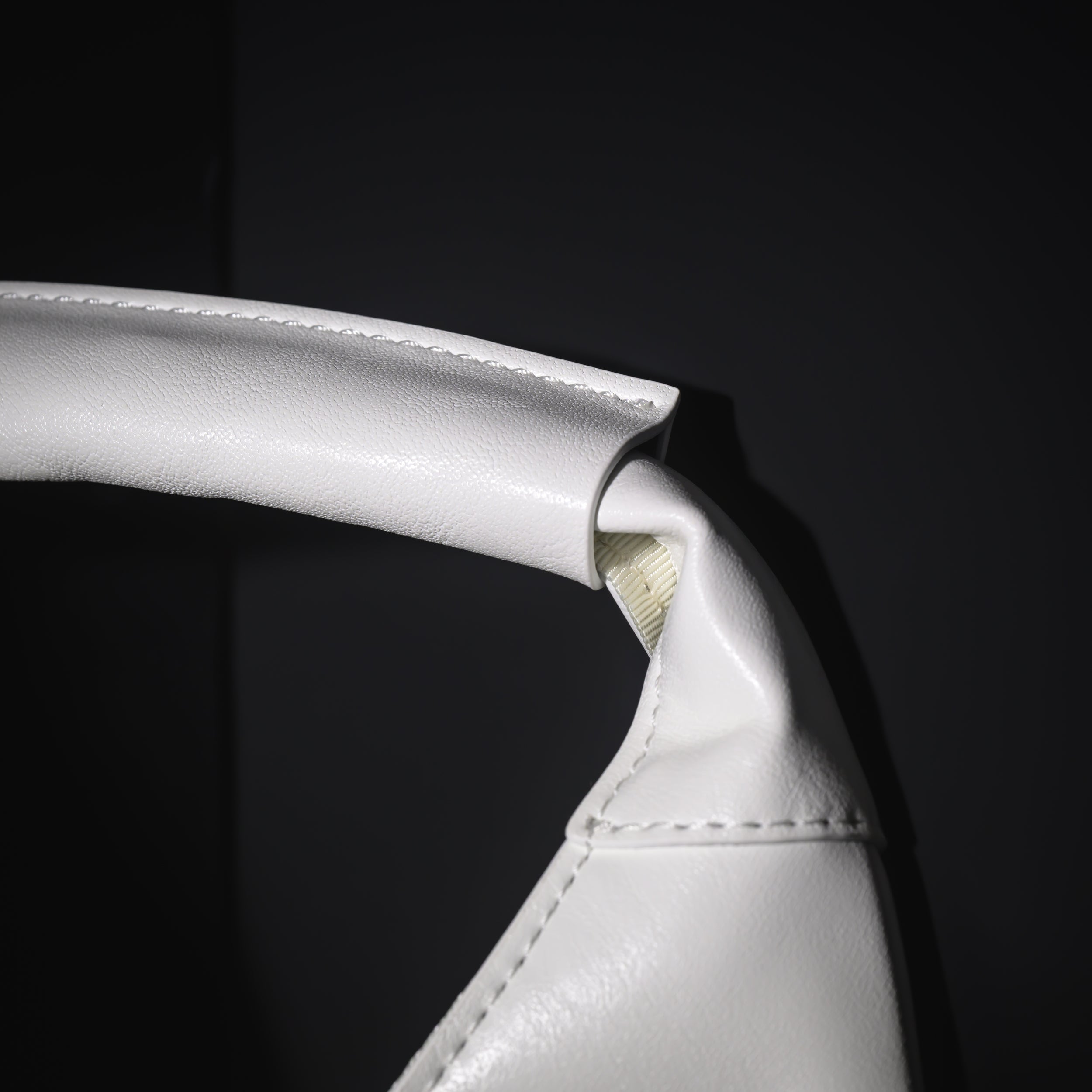 【抽選商品】Omusuviレザーバッグ WHITE